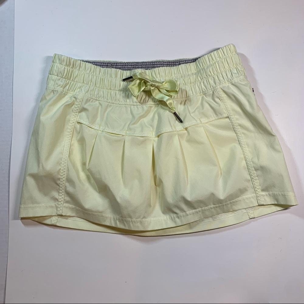 Size 4 Lululemon pale yellow leader of the track active skirt - Picture 3 of 15